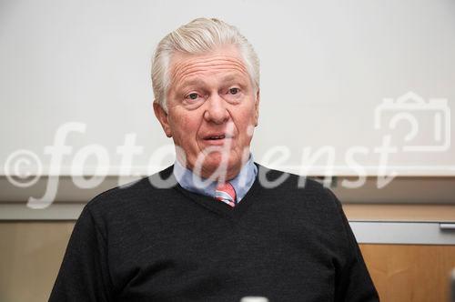 (C) fotodienst/Gudrun Krieger - Wien 03.12.2008 - Pressekonferenz - PAP Ratgeber-Paket - 60.000 Frauen jährlich mit unklarem Krebsabstrich konfrontiert:   Univ -Prof. Dr. Sepp Leodolter (Klinische Abt. f. allg. Gynäkologie und gynäkologische Onkologie an der mediz. Univ. Wien), Katharina Stemberger (Vorsitzende und Initiatorin der Österreichischen Initiative gegen Gebärmutterhalskrebs)