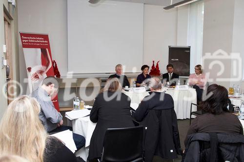 (C) fotodienst/Gudrun Krieger - Wien 03.12.2008 - Pressekonferenz - PAP Ratgeber-Paket - 60.000 Frauen jährlich mit unklarem Krebsabstrich konfrontiert: li nach re:  Univ -Prof. Dr. Sepp Leodolter (Klinische Abt. f. allg. Gynäkologie und gynäkologische Onkologie an der mediz. Univ. Wien), Katharina Stemberger (Vorsitzende und Initiatorin der Österreichischen Initiative gegen Gebärmutterhalskrebs), Dr. Michael Elnekheli (Facharzt für Frauenheilkunde und Geburtshilfe in Wien, Präsident d. Berufsverbandes Österreichischer GynäkologInnen (BÖG)), Patricia Mader (Betroffene)