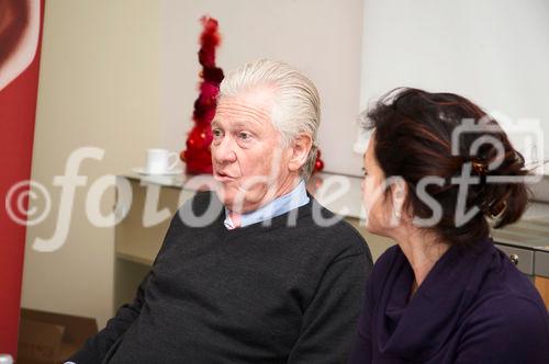 (C) fotodienst/Gudrun Krieger - Wien 03.12.2008 - Pressekonferenz - PAP Ratgeber-Paket - 60.000 Frauen jährlich mit unklarem Krebsabstrich konfrontiert: li nach re:  Univ -Prof. Dr. Sepp Leodolter (Klinische Abt. f. allg. Gynäkologie und gynäkologische Onkologie an der mediz. Univ. Wien), Katharina Stemberger (Vorsitzende und Initiatorin der Österreichischen Initiative gegen Gebärmutterhalskrebs)