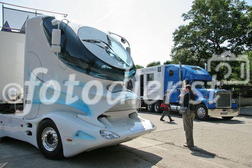 (C) fotodienst/Anna Rauchenberger - Wien 13.06.2006 - Rund 27% der Führungskräfte bestätigen laut Umfrage gesundheitliche Probleme. FOTO: Gesundheits-Check im UNIQA-Truck.