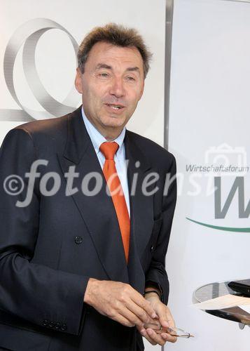 (C) fotodienst/Anna Rauchenberger - Wien 13.06.2006 - Rund 27% der Führungskräfte bestätigen laut Umfrage gesundheitliche Probleme. FOTO: Komm.Rat Viktor Wagner (Stv. WdF-Bundesvorsitzender und GF der REIWAG Gebäudeservice GmbH).