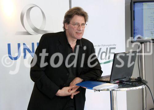 (C) fotodienst/Anna Rauchenberger - Wien 13.06.2006 - Rund 27% der Führungskräfte bestätigen laut Umfrage gesundheitliche Probleme. FOTO: Dr. Felix Josef (GF Triconsult Wirtschaftsanalytische Forschung GmbH).