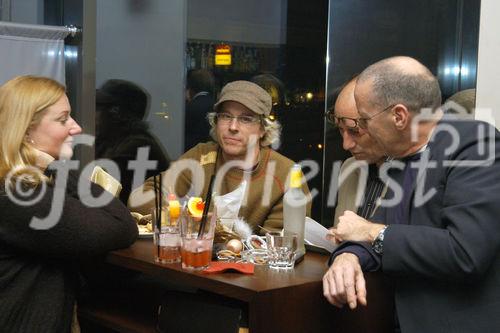 (C)fotodienst/Mag. Daniel Katzinger - Wien 12.12.2006 
Astl PR und Christian Ebert mit seinem Team der machbar laden ein zum Cocktail trinken für einen guten Zweck, von jedem Cocktail geht ein Anteil direkt an DIE GRUFT (Caritas- Einrichtung im 6.Bezirk)
Foto: Gäste