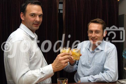 (C)fotodienst/Mag. Daniel Katzinger - Wien 12.12.2006 
Astl PR und Christian Ebert mit seinem Team der machbar laden ein zum Cocktail trinken für einen guten Zweck, von jedem Cocktail geht ein Anteil direkt an DIE GRUFT (Caritas- Einrichtung im 6.Bezirk)
Foto: Gäste