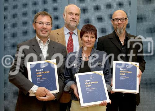 (C) fotodienst/Anna Rauchenberger - Wien - 11.09.2006 - Das Schulprogramm 'Ideen sind etwas wert' will Schülern geistiges Eigentum vermitteln. Mitdabei ist nur auch Filmwirtschaft, ebenso neu ist der Musikwettbewerb für Jugendliche 'Mozartino'. FOTO v.l.: Franz Medwenitsch (GF des Verbands der österreichischen Musikwirtschaft), Prof. Heribert Pröbstl (Leiter des pädagogischen Beirats), Prof. Regina Niedermayer (Lehrerin am Brigittenauer Gymnasium), Werner Müller (GF des Fachverbandes der Audiovisions- und Filmindustrie).