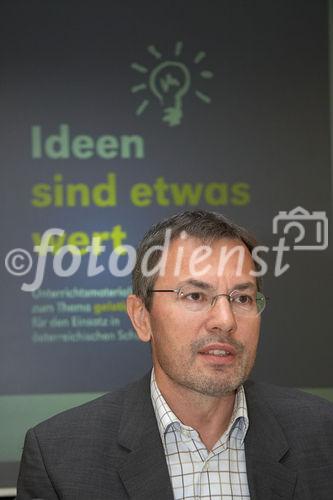 (C) fotodienst/Anna Rauchenberger - Wien - 11.09.2006 - Das Schulprogramm 'Ideen sind etwas wert' will Schülern geistiges Eigentum vermitteln. Mitdabei ist nur auch Filmwirtschaft, ebenso neu ist der Musikwettbewerb für Jugendliche 'Mozartino'. FOTO: Franz Medwenitsch (GF des Verbands der österreichischen Musikwirtschaft).