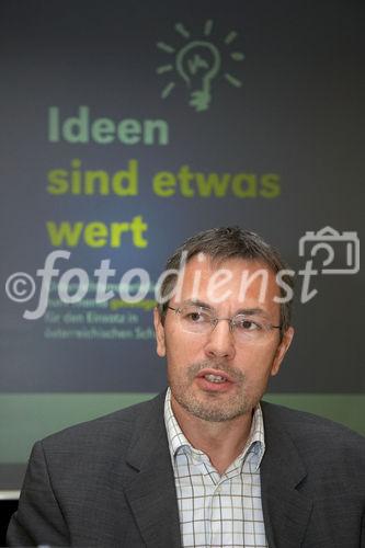 (C) fotodienst/Anna Rauchenberger - Wien - 11.09.2006 - Das Schulprogramm 'Ideen sind etwas wert' will Schülern geistiges Eigentum vermitteln. Mitdabei ist nur auch Filmwirtschaft, ebenso neu ist der Musikwettbewerb für Jugendliche 'Mozartino'. FOTO: Franz Medwenitsch (GF des Verbands der österreichischen Musikwirtschaft).