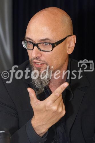 (C) fotodienst/Anna Rauchenberger - Wien - 11.09.2006 - Das Schulprogramm 'Ideen sind etwas wert' will Schülern geistiges Eigentum vermitteln. Mitdabei ist nur auch Filmwirtschaft, ebenso neu ist der Musikwettbewerb für Jugendliche 'Mozartino'. FOTO: Werner Müller (GF des Fachverbandes der Audiovisions- und Filmindustrie).