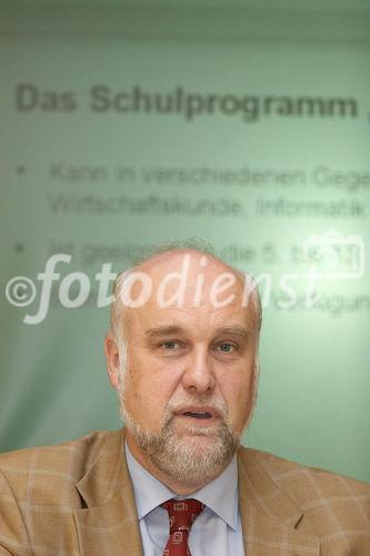 (C) fotodienst/Anna Rauchenberger - Wien - 11.09.2006 - Das Schulprogramm 'Ideen sind etwas wert' will Schülern geistiges Eigentum vermitteln. Mitdabei ist nur auch Filmwirtschaft, ebenso neu ist der Musikwettbewerb für Jugendliche 'Mozartino'. FOTO: Prof. Heribert Pröbstl (Leiter des pädagogischen Beirats).