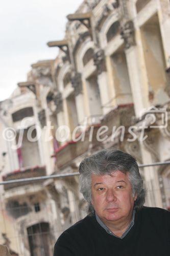 (C) fotodienst/Anna Rauchenberger - Wien 22.08.2006 - Restaurierung des Denkmals 'Sophiensaal' durch die ARWAG. FOTO: Mag. Gerald Hollnbuchner (akad. Bildhauer und Restaurator).