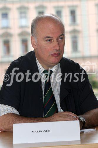 (C) fotodienst/Anna Rauchenberger - Wien 22.08.2006 - Restaurierung des Denkmals 'Sophiensaal' durch die ARWAG. FOTO: DI Dr. Bruno Maldoner (Landeskonservatorat für Wien, zuständig für das 19. und 20. Jahrhundert).