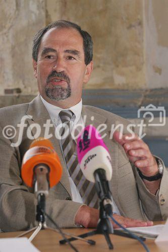 (C) fotodienst/Anna Rauchenberger - Wien 22.08.2006 - Restaurierung des Denkmals 'Sophiensaal' durch die ARWAG. FOTO: Kommerzialrat Mag. Franz W. Hauberl (Generaldirektor ARWAG Holding-AG).