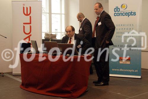 (C)fotodienst/Mag. Daniel Katzinger - Wien 03.10.2006, Durch die Zusammenarbeit von DBConcepts, SEQIS, Oracle und NetApp ist die SOA Technologie-Roadshow entstanden. Technologische Basis ist die Oracle Plattform (Oracle Application Server + Oracle Database = Oracle Technology).Foto. Team