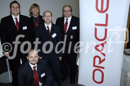 Heute gastierte die wieder sehr erfolgreiche, SOA Roadshow im Salzburger Hotel Castellani. Der inhaltliche Schwerpunkt diesmal, lag bei der Oracle Plattform.  Themen, wie die konkrete  Technologie, die hinter Oracle Datenbanken steckt  und Oracle Internet Application Server  (Oracle Application Server + Oracle Database = Oracle Technology) wurden in Vorträgen und Diskussionen behandelt. Oracle „Service-orientierte Architektur“ [SOA] hat sich vom Schlagwort in den letzten Monaten und Jahren,  zu einem regelrechten Hype entwickelt. SOA basiert auf einen ganzheitlichen Vorgehensmodell und Architekturkonzept mit dem Potenzial, Technologie und Geschäftsziele aufeinander anzustimmen. 