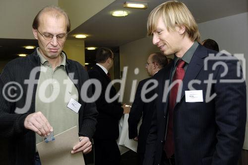 Heute gastierte die wieder sehr erfolgreiche, SOA Roadshow im Salzburger Hotel Castellani. Der inhaltliche Schwerpunkt diesmal, lag bei der Oracle Plattform.  Themen, wie die konkrete  Technologie, die hinter Oracle Datenbanken steckt  und Oracle Internet Application Server  (Oracle Application Server + Oracle Database = Oracle Technology) wurden in Vorträgen und Diskussionen behandelt. Oracle „Service-orientierte Architektur“ [SOA] hat sich vom Schlagwort in den letzten Monaten und Jahren,  zu einem regelrechten Hype entwickelt. SOA basiert auf einen ganzheitlichen Vorgehensmodell und Architekturkonzept mit dem Potenzial, Technologie und Geschäftsziele aufeinander anzustimmen. 