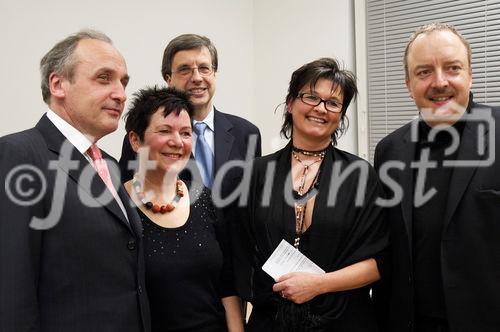 (c) fotodienst/Dan Carabas - Wien 31.03.06 - Kunst gegen Krebs - abcsg.gallery wird eröffnet FOTO: v.li.: Univ.-Prof. Dr. Jakesz, Inge Lasser, Univ.-Prof. Dr. Samonigg, Gabi Kaltenböck, Univ.-Prof. Dr. Gnant