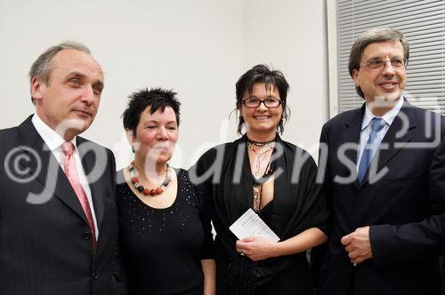 (c) fotodienst/Dan Carabas - Wien 31.03.06 - Kunst gegen Krebs - abcsg.gallery wird eröffnet FOTO: v.li.: Univ.-Prof. Dr. Jakesz, Inge Lasser, Gabi Kaltenböck, Univ.-Prof. Dr. Samonigg