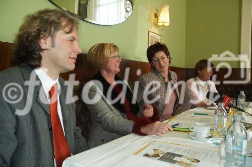 (c) fotodienst/Dan Carabas - Wien 2.03.06 - Pressekonferenz zum Thema Logopädie. FOTO: v.l.: Herr Edinger, Frau Habel, Frau Pfaller, Frau Dorninger