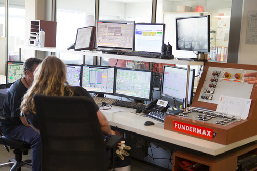 Im Rahmen der 1-tägigen Exkursion wurde der Altholzrecyclingprozess von der Sammlung über die Sortierung bis hin zum Recyclingprodukt veranschaulicht.