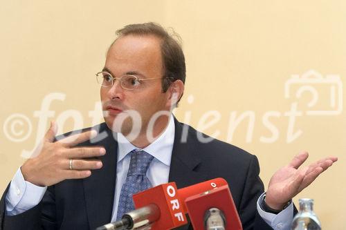 (C) fotodienst/Anna Rauchenberger - Wien (C) fotodienst/Anna Rauchenberger - Wien 13.09.2006 - Studienpräsentation 'Österreichs börsenotierte Unternehmen in Zahlen'.  FOTO: Dr. Werner Lanthaler (CFO, Intercell AG).