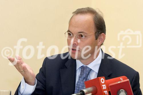 (C) fotodienst/Anna Rauchenberger - Wien (C) fotodienst/Anna Rauchenberger - Wien 13.09.2006 - Studienpräsentation 'Österreichs börsenotierte Unternehmen in Zahlen'.  FOTO: Dr. Werner Lanthaler (CFO, Intercell AG).