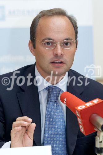 (C) fotodienst/Anna Rauchenberger - Wien (C) fotodienst/Anna Rauchenberger - Wien 13.09.2006 - Studienpräsentation 'Österreichs börsenotierte Unternehmen in Zahlen'.  FOTO: Dr. Werner Lanthaler (CFO, Intercell AG).