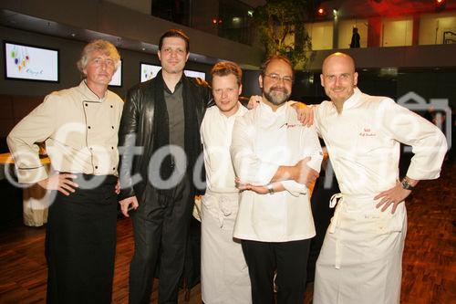 (C) Fotodienst/Anna Rauchenberger - 28.9.2007 - Wien - Fünf der berühmtesten Sterneköche der Welt werden fünf Kontinente in Form eines 10-gängigen Menüs kulinarisch in Szene setzen. Foto v.l.: Frank Zlomke (bester Koch Südafrikas), Gianluigi Bonelli (Chefkoch im exklusiven Kee Club in Hongkong), Gerhard Fuchs (Österreichs Koch des Jahres, Kreuzwirt), Greg Malouf (3-Sterne-Koch im berühmten 'Mo Mo' in Melbourne), Ralf Zacherl (Deutschlands Superstar der Kochkunst).