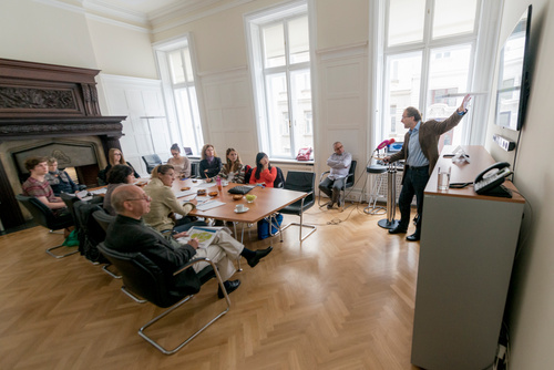 INTEGRAL und T-FACTORY präsentieren die Sinus-Mileu-Jugendstudie 2014 - Dr. Bertram Barth und Mag. Bernhard Heinzlmaier erläutern die Ergebnisse und Erkenntnisse der aktuellen Jugendstudie: Veranschaulichung jugendlicher Lebenswelten und Anleitung zur jugendgerechten Kommunikation.
Die Sinus-Mileu-Studie beschreibt detailliert die Alltagswelten der sechs Jugendmilieus und erläutert ihre Kommunikationsweisen.