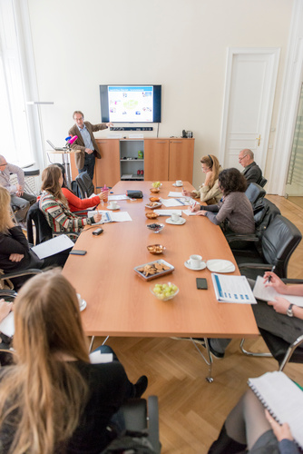 INTEGRAL und T-FACTORY präsentieren die Sinus-Mileu-Jugendstudie 2014 - Dr. Bertram Barth und Mag. Bernhard Heinzlmaier erläutern die Ergebnisse und Erkenntnisse der aktuellen Jugendstudie: Veranschaulichung jugendlicher Lebenswelten und Anleitung zur jugendgerechten Kommunikation.
Die Sinus-Mileu-Studie beschreibt detailliert die Alltagswelten der sechs Jugendmilieus und erläutert ihre Kommunikationsweisen.