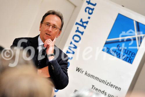 Fotodienst/Rene van Bakel - 27.11.2008 - Wien - In einem Festakt praesentierte Future Network, die Zertifizierungsstelle fuer das Certified Professional for Requirements Engineering Zertifikat (CPRE) in Oesterreich, am Donnerstag, 27. November 2008 in der Industriellenvereinigung die Top Ten der mehr als 170 Personen, die im Jahr 2008 an den Zertifizierungspruefungen als Systemanalytiker und Business Analyst teilgenommen haben. Die Preisverleihung erfolgte durch Herrn Michael Vesely (Praesident Future Network) und Herrn Dr. Peter Hruschka (Mitglied des IREB Board und Trainer bei CON.ECT Eventmanagement). FOTO: Dr. Peter Hruschka (IREB Board, Trainer bei CON.ECT).