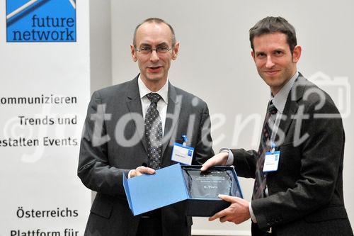 Fotodienst/Rene van Bakel - 27.11.2008 - Wien - In einem Festakt praesentierte Future Network, die Zertifizierungsstelle fuer das Certified Professional for Requirements Engineering Zertifikat (CPRE) in Oesterreich, am Donnerstag, 27. November 2008 in der Industriellenvereinigung die Top Ten der mehr als 170 Personen, die im Jahr 2008 an den Zertifizierungspruefungen als Systemanalytiker und Business Analyst teilgenommen haben. Die Preisverleihung erfolgte durch Herrn Michael Vesely (Praesident Future Network) und Herrn Dr. Peter Hruschka (Mitglied des IREB Board und Trainer bei CON.ECT Eventmanagement). FOTO: Michael Vesely (Future Network), Christian Oberleitner (8. Preis).