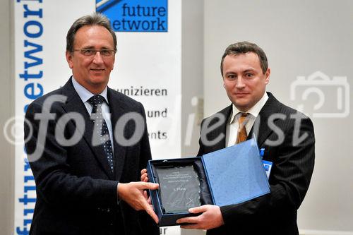 Fotodienst/Rene van Bakel - 27.11.2008 - Wien - In einem Festakt praesentierte Future Network, die Zertifizierungsstelle fuer das Certified Professional for Requirements Engineering Zertifikat (CPRE) in Oesterreich, am Donnerstag, 27. November 2008 in der Industriellenvereinigung die Top Ten der mehr als 170 Personen, die im Jahr 2008 an den Zertifizierungspruefungen als Systemanalytiker und Business Analyst teilgenommen haben. Die Preisverleihung erfolgte durch Herrn Michael Vesely (Praesident Future Network) und Herrn Dr. Peter Hruschka (Mitglied des IREB Board und Trainer bei CON.ECT Eventmanagement). FOTO: Dr. Peter Hruschka (IREB Board, Trainer bei CON.ECT), Andreas Hoebart (7. Preis).