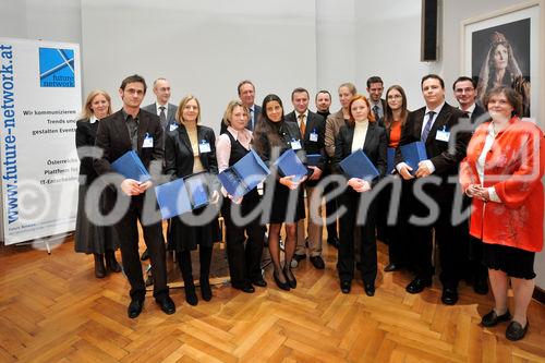 Fotodienst/Rene van Bakel - 27.11.2008 - Wien - In einem Festakt praesentierte Future Network, die Zertifizierungsstelle fuer das Certified Professional for Requirements Engineering Zertifikat (CPRE) in Oesterreich, am Donnerstag, 27. November 2008 in der Industriellenvereinigung die Top Ten der mehr als 170 Personen, die im Jahr 2008 an den Zertifizierungspruefungen als Systemanalytiker und Business Analyst teilgenommen haben. Die Preisverleihung erfolgte durch Herrn Michael Vesely (Praesident Future Network) und Herrn Dr. Peter Hruschka (Mitglied des IREB Board und Trainer bei CON.ECT Eventmanagement). FOTO: Gruppenbild Gewinner.