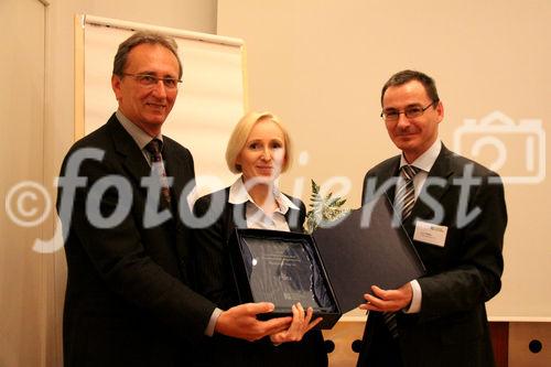 Preisverleihung Future Network Cert, im Europasaal der Industriellenvereinigung, 22.11.2010 (c) Julia Fuchs für Fotodienst. Am Foto:1. Platz Top Ten Requirement Engineers aus Österreich: Mag. Elfriede
Stoffaneller, Mag. Hans Müller (Präsident Future Network Cert) und Dr. Peter
Hruschka (Atlantic Systems Guild)

