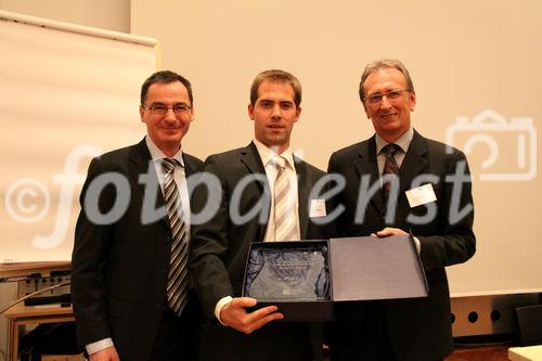Preisverleihung Future Network Cert, im Europasaal der Industriellenvereinigung, 22.11.2010 (c) Julia Fuchs für Fotodienst. Am Foto: Am Foto: 2. Platz Top Ten Requirement Engineers aus Österreich: MSc: Christian Teufel, Mag. Hans Müller (Präsident Future Network Cert) und Dr. Peter Hruschka (Atlantic Systems Guild)