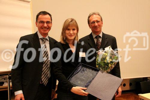 Preisverleihung Future Network Cert, im Europasaal der Industriellenvereinigung, 22.11.2010 (c) Julia Fuchs für Fotodienst. Am Foto: Am Foto: 1. Platz Top Ten Requirement Engineers aus Österreich: Mag. Dipl.Ing. Kathrin Apfelthaler, Mag. Hans Müller (Präsident Future Network Cert) und Dr. Peter Hruschka (Atlantic Systems Guild)