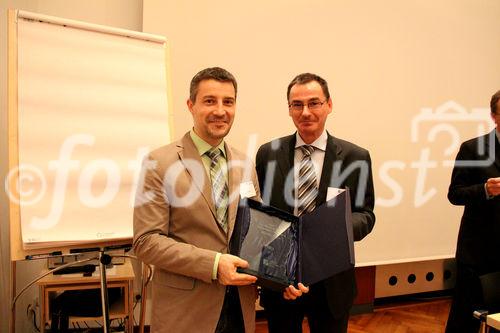 Preisverleihung Future Network Cert, im Europasaal der Industriellenvereinigung, 22.11.2010 (c) Julia Fuchs für Fotodienst. Am Foto: 7. Platz Top Ten Requirement Engineers aus Österreich: Ing. Thomas Hofbauer,
Mag. Hans Müller (Präsident Future Network Cert)

