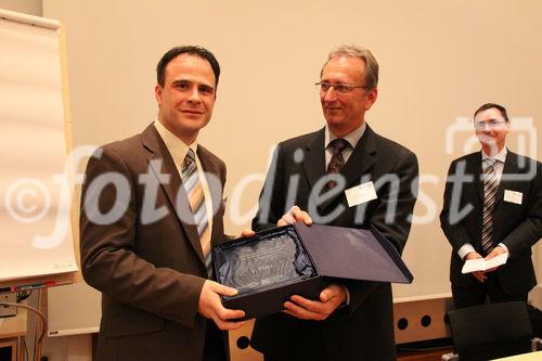 Preisverleihung Future Network Cert, im Europasaal der Industriellenvereinigung, 22.11.2010 (c) Julia Fuchs für Fotodienst. Am Foto: 2. Platz Top Ten Software Architekten aus Österreich / Deutschland / Schweiz: Stefan Käfer und Dr. Peter Hruschka (Atlantic Systems Guild)