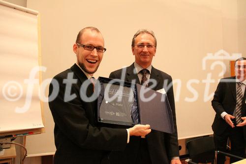 Preisverleihung Future Network Cert, im Europasaal der Industriellenvereinigung, 22.11.2010 (c) Julia Fuchs für Fotodienst. Am Foto: 4. Platz Top Ten Software Architekten aus Österreich / Deutschland / Schweiz: Christian Eitner,  und Dr. Peter Hruschka (Atlantic Systems Guild)