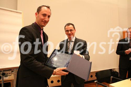 Preisverleihung Future Network Cert, im Europasaal der Industriellenvereinigung, 22.11.2010 (c) Julia Fuchs für Fotodienst. Am Foto: 5. Platz Top Ten Software Architekten aus Österreich / Deutschland /
Schweiz: Stefan Starke, Mag. Hans Müller (Präsident Future Network Cert)

