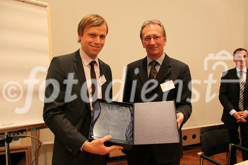 Preisverleihung Future Network Cert, im Europasaal der Industriellenvereinigung, 22.11.2010 (c) Julia Fuchs für Fotodienst. Am Foto:6. Platz Top Ten Software Architekten aus Österreich / Deutschland /
Schweiz: Lars Augstein, Mag. Hans Müller (Präsident Future Network Cert) und
Dr. Peter Hruschka (Atlantic Systems Guild)

