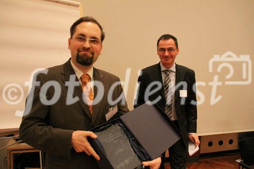 Preisverleihung Future Network Cert, im Europasaal der Industriellenvereinigung, 22.11.2010 (c) Julia Fuchs für Fotodienst. Am Foto:7. Platz Top Ten Software Architekten aus Österreich / Deutschland /
Schweiz: Dipl.-Ing. Daniel Albeseder, Mag. Hans Müller (Präsident Future
Network Cert)

