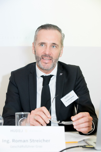 (c) fotodienst/Anna Rauchenberger - Wien, am 01.03.2018 – Hudej Zinshäuser Zinshausmarkt in Österreich - Trend zu kleineren Objekten hält an. FOTO v.l.: Dr. Michael Plocek, MA Standortleitung Salzburg, Ing. Roman Streicher, Geschäftsführer Graz, Gerhard Hudej, Geschäftsführer Hudej Zinshäuser, Mag. Reinhard Manzl, MBA, Partner, Mag. Mathias Miller-Aichholz, Partner, Public and Investor Relations.