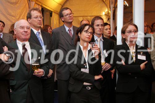 (C) fotodienst/Anna Rauchenberger - Wien 12.10.2006  - ENERGIE-CONTROL GmbH feiert 5-jähriges Jubiläum. FOTO: Gäste und Mitarbeiter.