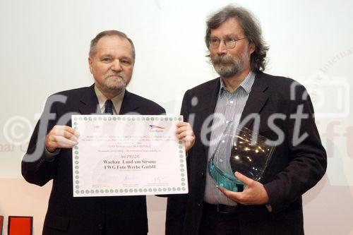 (C)fotodienst/Mag. Daniel Katzinger - Wien 17.11.2006
Das Komitee der bedeutendsten internationalen Tourismusfilm-Festivals CIFFT prämiert heuer zum 18. Mal den weltbesten Tourismusfilm des Jahres 2006.
Foto v.l.: Dr. Josef Schütz, Mag. Georg Riha (Brains and Pictures)