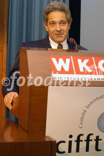 (C)fotodienst/Mag. Daniel Katzinger - Wien 17.11.2006
Das Komitee der bedeutendsten internationalen Tourismusfilm-Festivals CIFFT prämiert heuer zum 18. Mal den weltbesten Tourismusfilm des Jahres 2006.
Foto: Dr. Janos Erdei (Direktor des ungarischen Tourismusamtes in Wien)