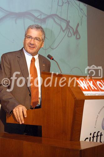 (C)fotodienst/Mag. Daniel Katzinger - Wien 17.11.2006
Das Komitee der bedeutendsten internationalen Tourismusfilm-Festivals CIFFT prämiert heuer zum 18. Mal den weltbesten Tourismusfilm des Jahres 2006.
Foto: Präs. Bgm. Matthias Krenn