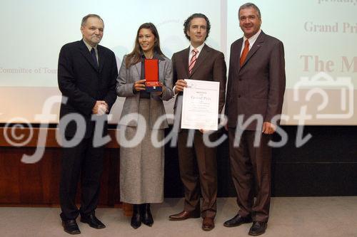 (C)fotodienst/Mag. Daniel Katzinger - Wien 17.11.2006
Das Komitee der bedeutendsten internationalen Tourismusfilm-Festivals CIFFT prämiert heuer zum 18. Mal den weltbesten Tourismusfilm des Jahres 2006.
Foto v.l.: Dr. Josef Schütz, Fr. Daniela Friedrich (PR-Managerin der TUI AG), Hr. Willem Hornsveld (Senior Manager Brand Communication, TUI AG),  Präs. Bgm Matthias Krenn