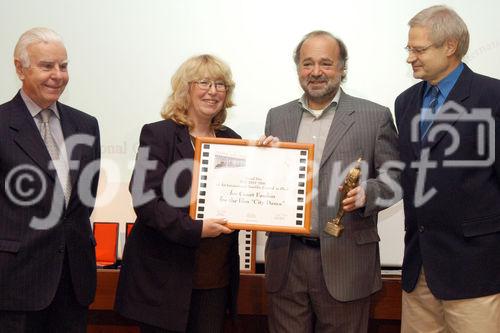 (C)fotodienst/Mag. Daniel Katzinger - Wien 17.11.2006
Das Komitee der bedeutendsten internationalen Tourismusfilm-Festivals CIFFT prämiert heuer zum 18. Mal den weltbesten Tourismusfilm des Jahres 2006.
Foto v.l.: Hr. Antonio Conte (Ehrenpräsident des Tourfilm Festivals in Plock, Polen), Fr. Ewa Kotus (General Direktorin des Tourfilm Festivals in Plock), Hr. Curt Faudon (Filmproduzent v. City Dance Film), Dr. Dietmar Jungreithmair (Brand Management, ÖW)