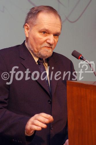 (C)fotodienst/Mag. Daniel Katzinger - Wien 17.11.2006
Das Komitee der bedeutendsten internationalen Tourismusfilm-Festivals CIFFT prämiert heuer zum 18. Mal den weltbesten Tourismusfilm des Jahres 2006.
Foto: Präs. Dr. Josef Schütz